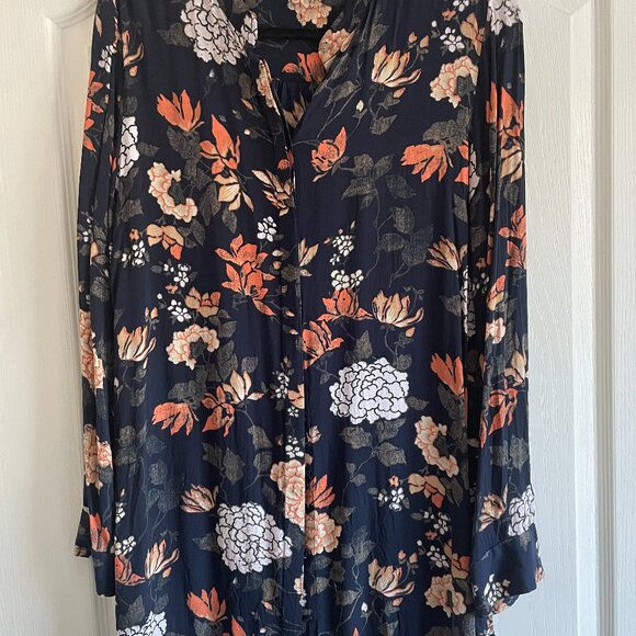 Size 8 (38) Navy floral button front tunic. Part Two - Picture 1 of 2